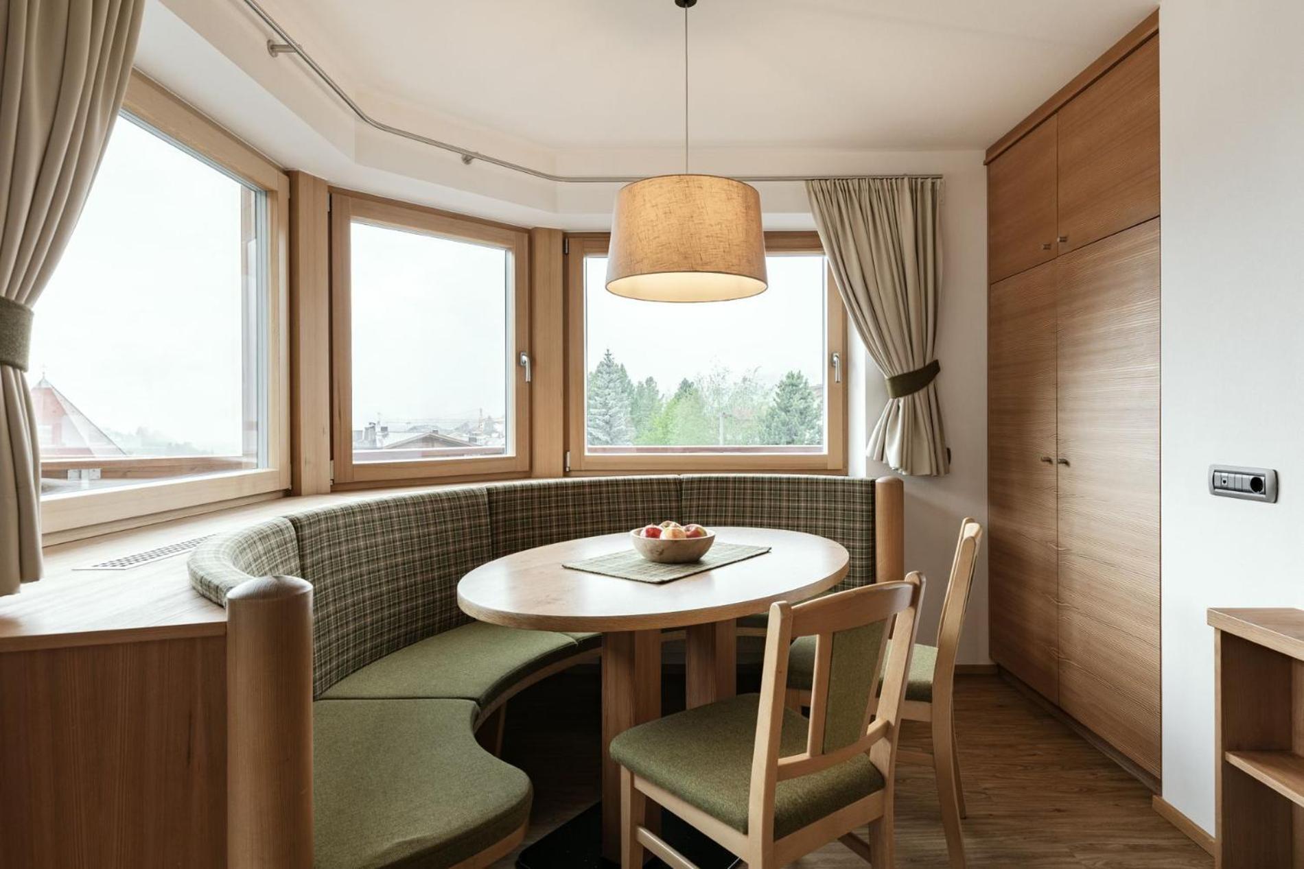 Apartments Burvel Selva di Val Gardena Pokoj fotografie