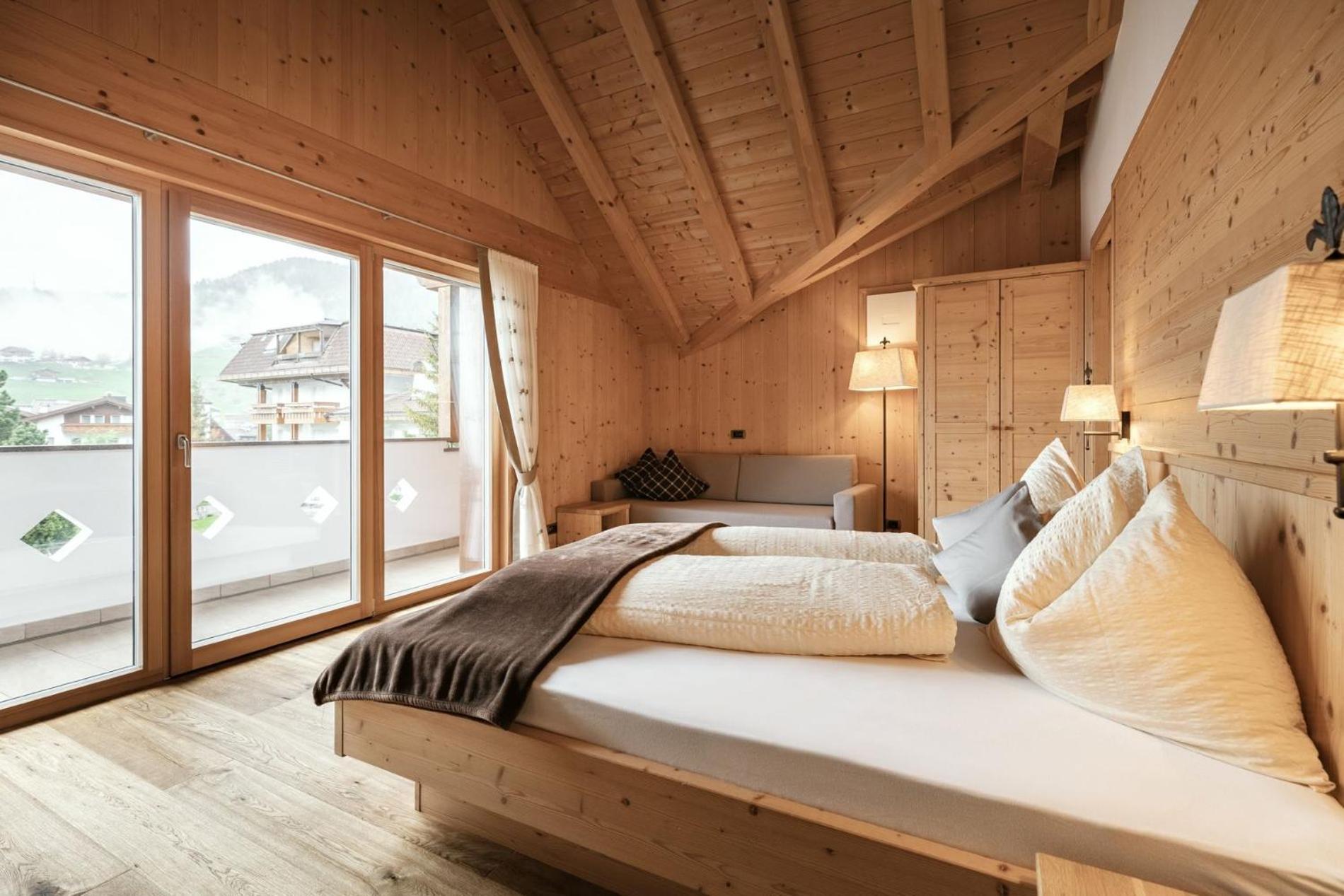 Apartments Burvel Selva di Val Gardena Pokoj fotografie