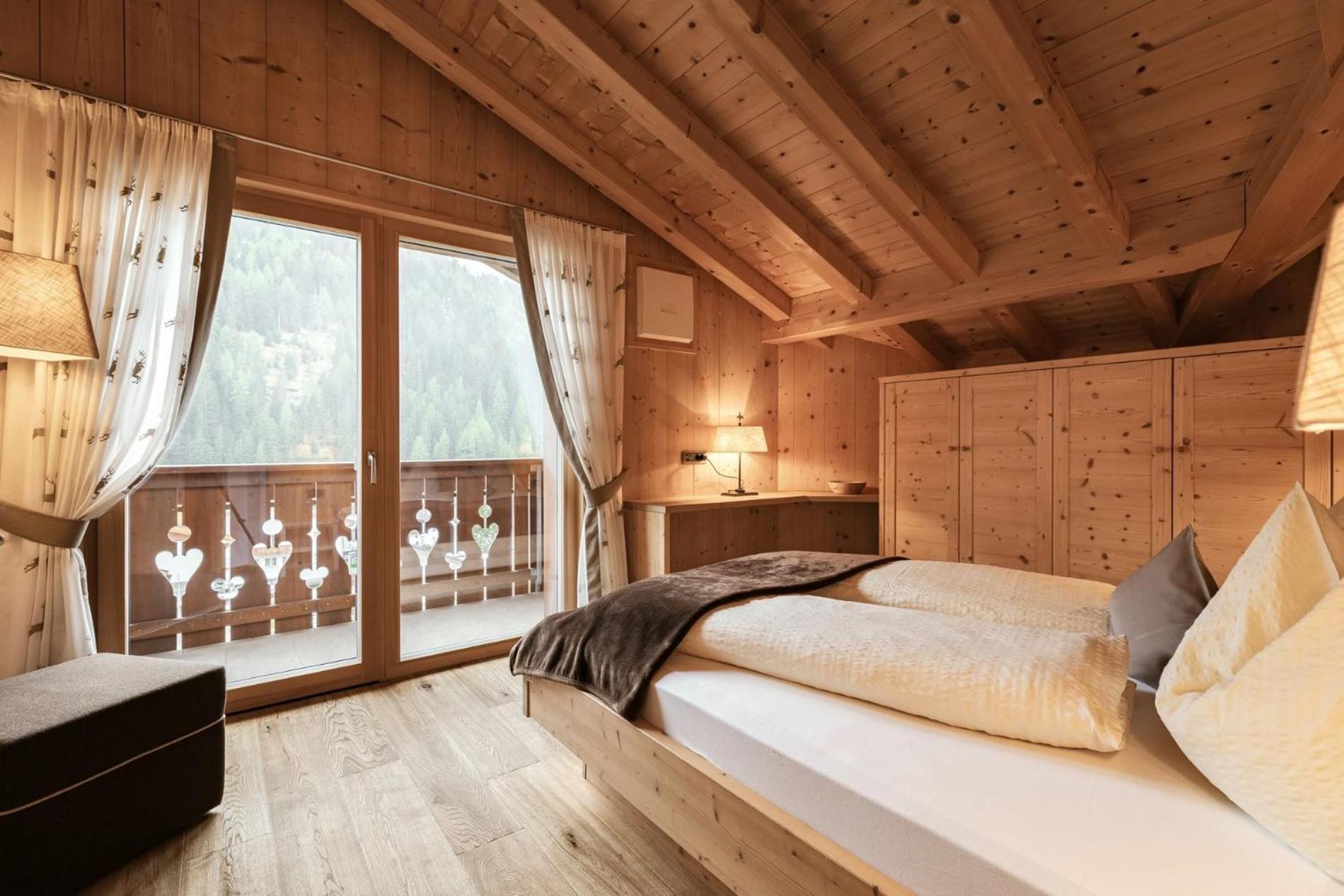 Apartments Burvel Selva di Val Gardena Pokoj fotografie